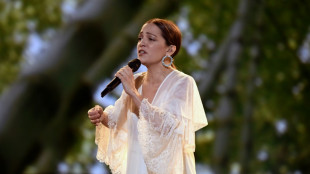 Natalia Lafourcade vuelve a brotar de entre todas las flores