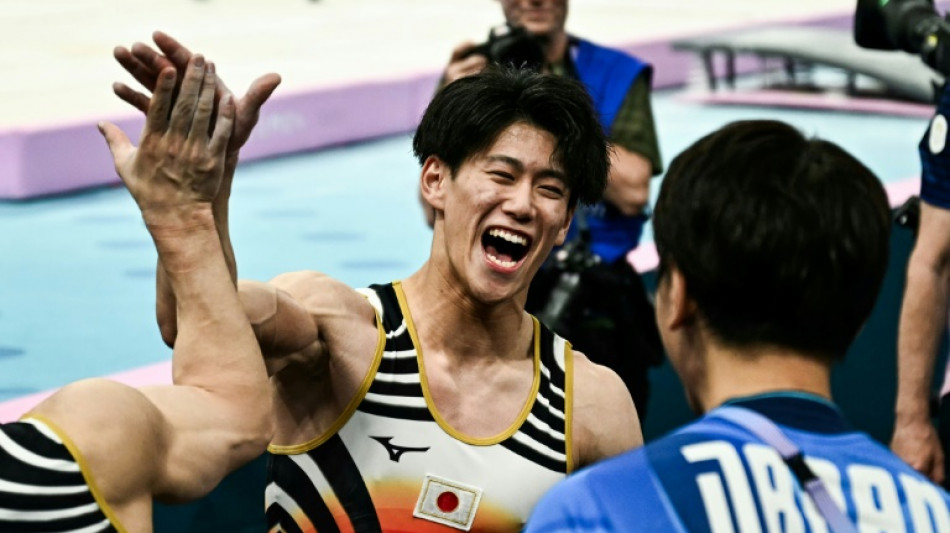 Japão conquista ouro na ginástica masculina por equipes masculinas em Paris