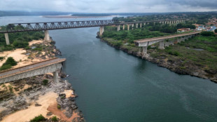 Sube a 10 cifra de muertos en colapso de puente en Brasil