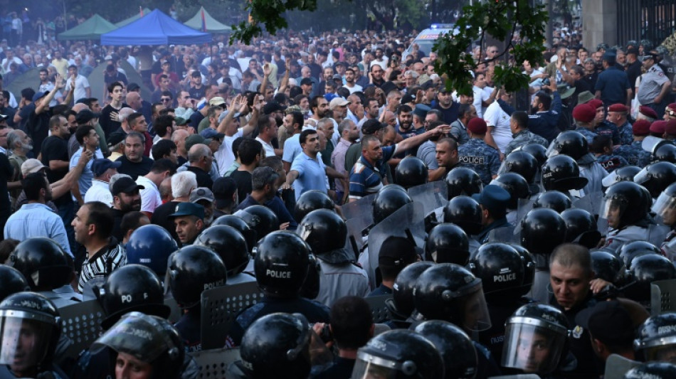 Dutzende Verletzte bei Protesten gegen Regierungschef Paschinjan in Armenien