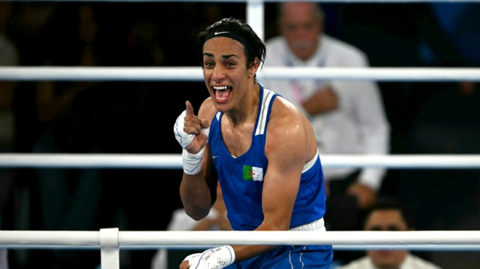 Boxeadora Khelif, inmersa en polémica de género, pasa a final olímpica de 66 kg