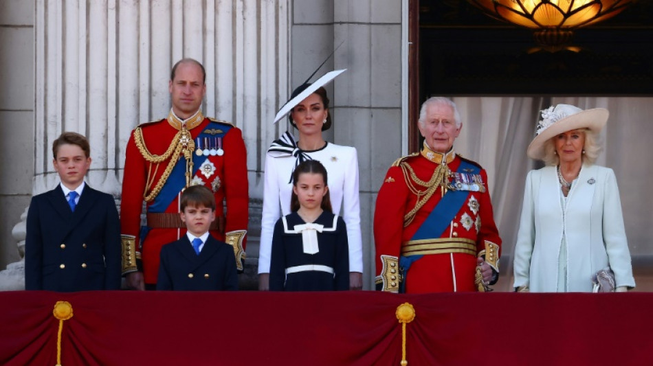 Au pied du balcon de Buckingham, "pas mon roi" et noms d'oiseaux