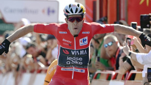 Vuelta: Van Aert in Rot von Portugal nach Spanien