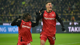 Leverkusen vence Dortmund e encosta no líder Bayern