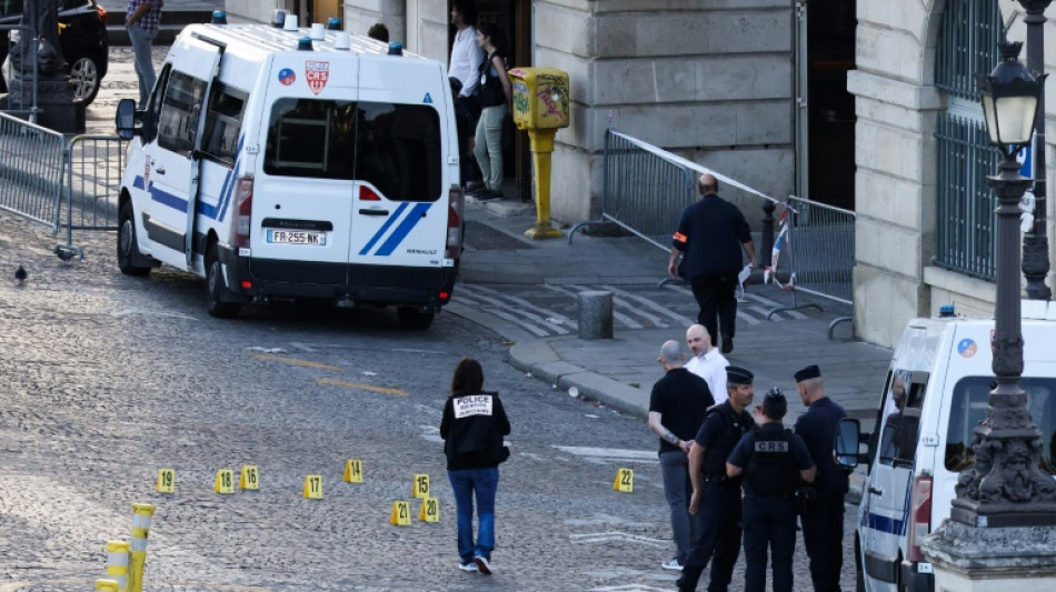 Tués sur le Pont-Neuf: six heures de reconstitution sur les lieux avec le policier qui a tiré