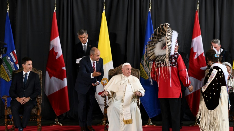 El papa inicia visita "penitencial" a comunidades indígenas de Canadá 