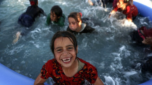 Piscinas móviles alegran y refrescan la vida de niños desplazados en Siria