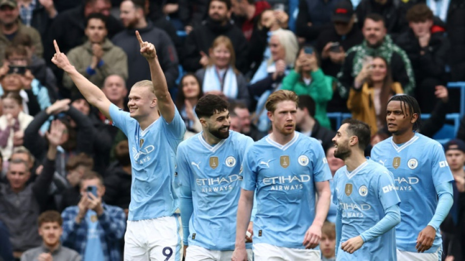 City goleia Wolves (5-1) com quatro de Haaland e segue na cola do líder Arsenal