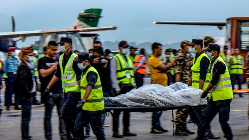 Los socorristas recuperan los 22 cuerpos de los fallecidos en el accidente aéreo en Nepal