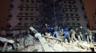 Major quake kills hundreds across Turkey, Syria