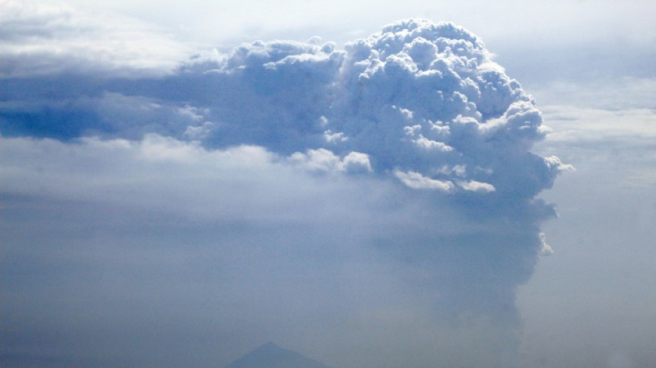 Erupción en Indonesia del volcán Anak Krakatoa 