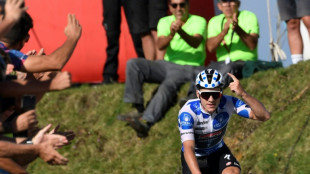 Evenepoel gana la 18ª etapa al estilo Merckx y el Jumbo elige a Kuss