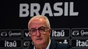 Amistoso contra Inglaterra é de 'sério risco', diz Dorival