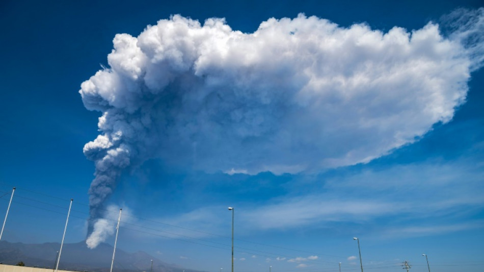 La erupción del Etna causa el cierre del aeropuerto de Catania, en Sicilia