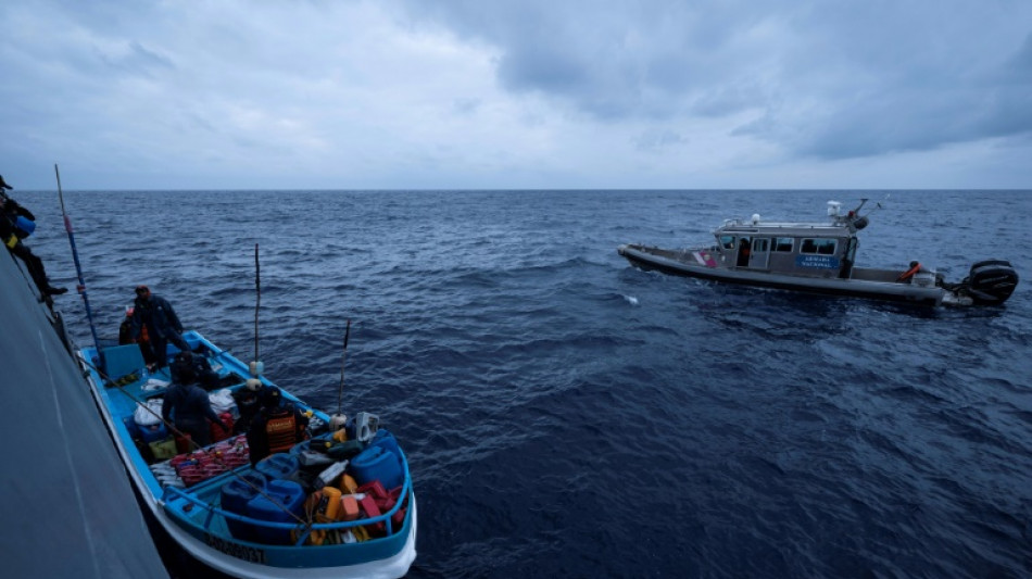 Caça a navios ilegais de pesca de tubarões no Pacífico colombiano