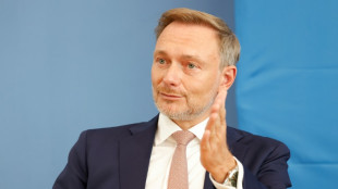 Lindner für Verlängerung der Strompreisbremse und frühere Erhöhung von Gassteuer