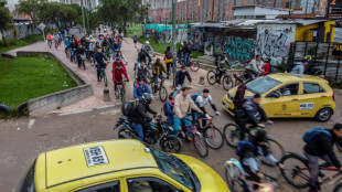 La bicicleta se abre paso entre el infernal tráfico de Bogotá 