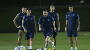 Messi y Argentina buscan levantarse; Francia quiere los octavos de final