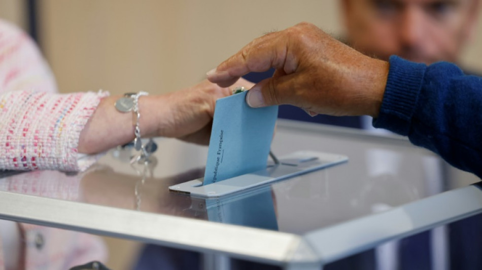 Frankreich-Wahl: Mehr als 100 Kandidaten ziehen sich mit Blick auf RN zurück