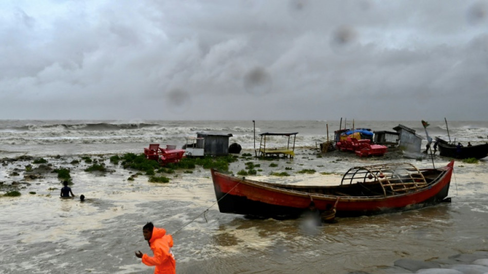 Two dead as cyclone batters Bangladesh and India