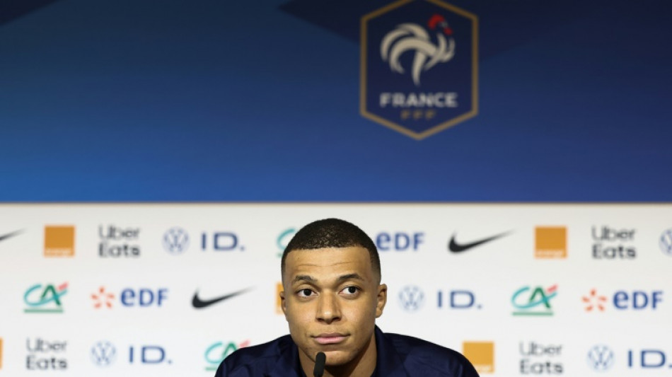 'Nada a anunciar', diz Mbappé ao ser perguntado sobre futuro