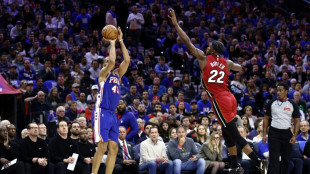 Barrages NBA: Philadelphie bat Miami et défiera les Knicks en play-offs