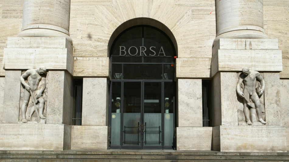 Borsa: Milano apre in calo dello 0,39%