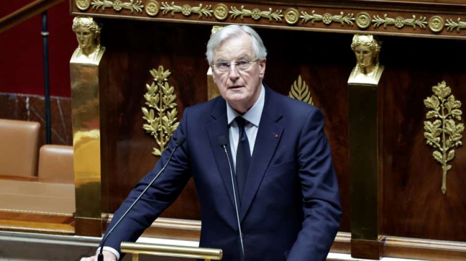 Censure: Barnier sonne l'alarme, Macron ne veut pas y "croire" 